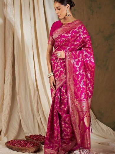 Pink Woven Floral Work Banarasi Silk Saree Set - Image 4